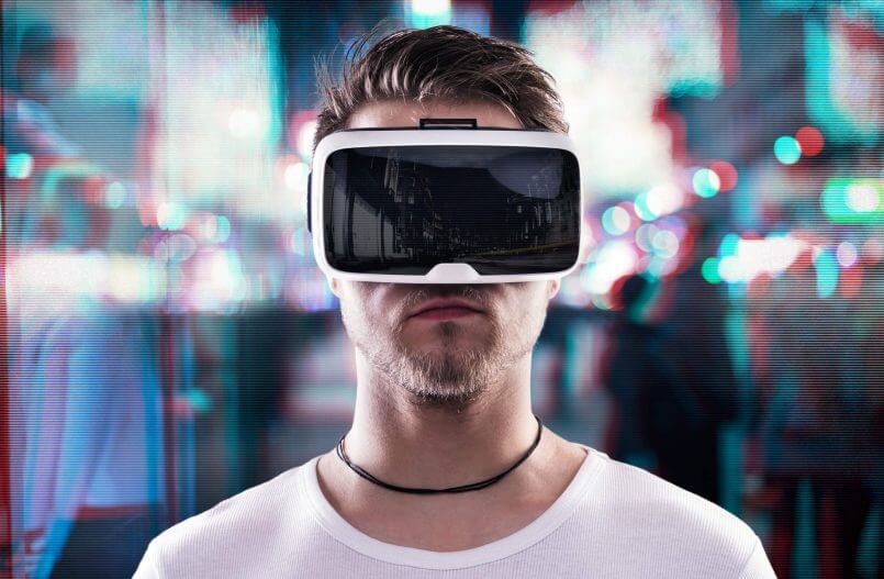 Virtual-Reality-and-lights-805x527